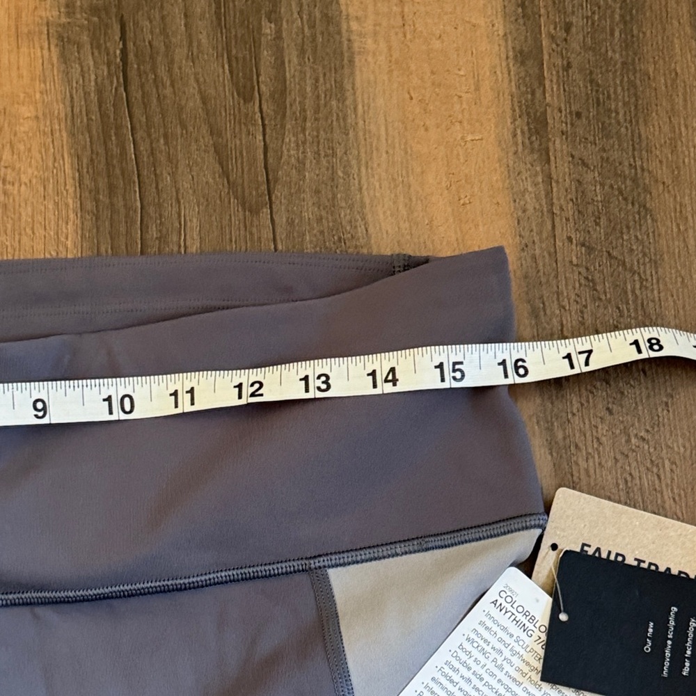 Athleta women’s Gray and Cream Leggings - NWT - Picture 5 of 13